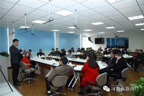 三版整版长篇深度报道我省教师队伍建设:促教师教育转型河南打出哪些"